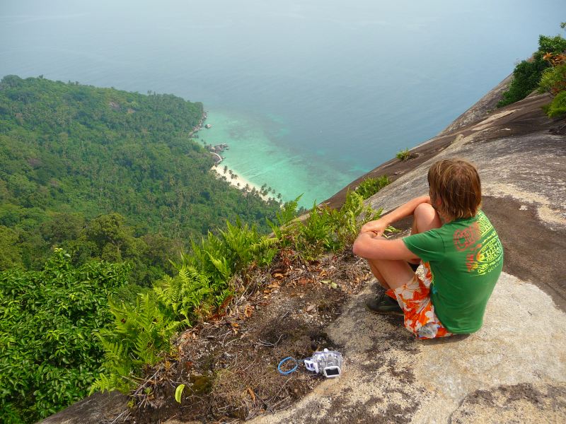 Auf dem Felsen von Pulau Pemanggil.